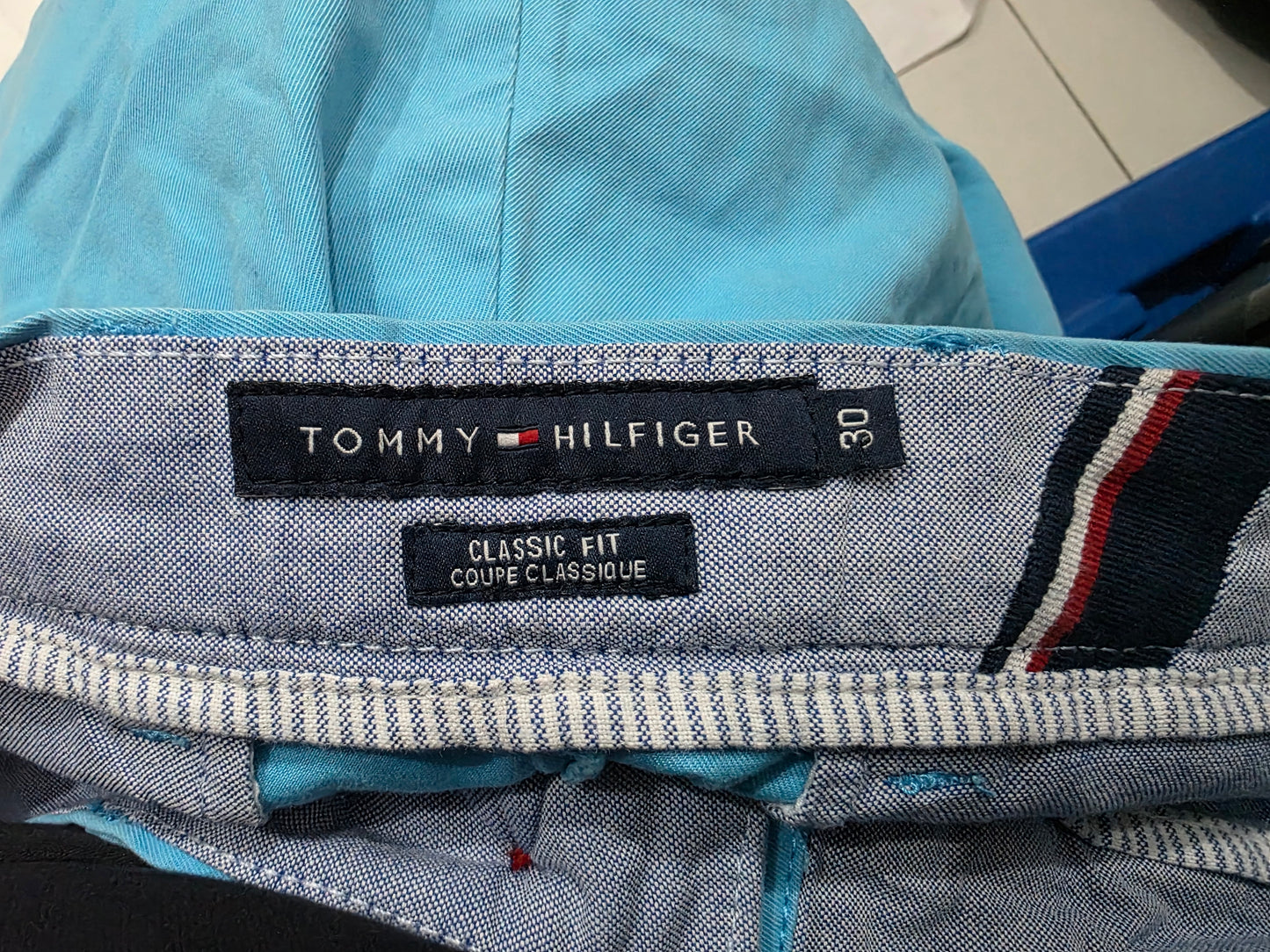 Bermuda Classic Fit Tommy Hilfiger Talla 30 Azul (Usado)