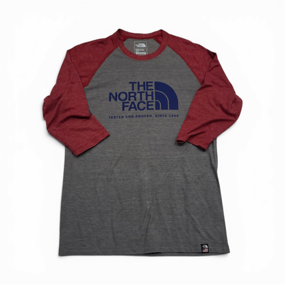 Playera Manga 3/4 The North Face Chico S Gris Vino (Usado)