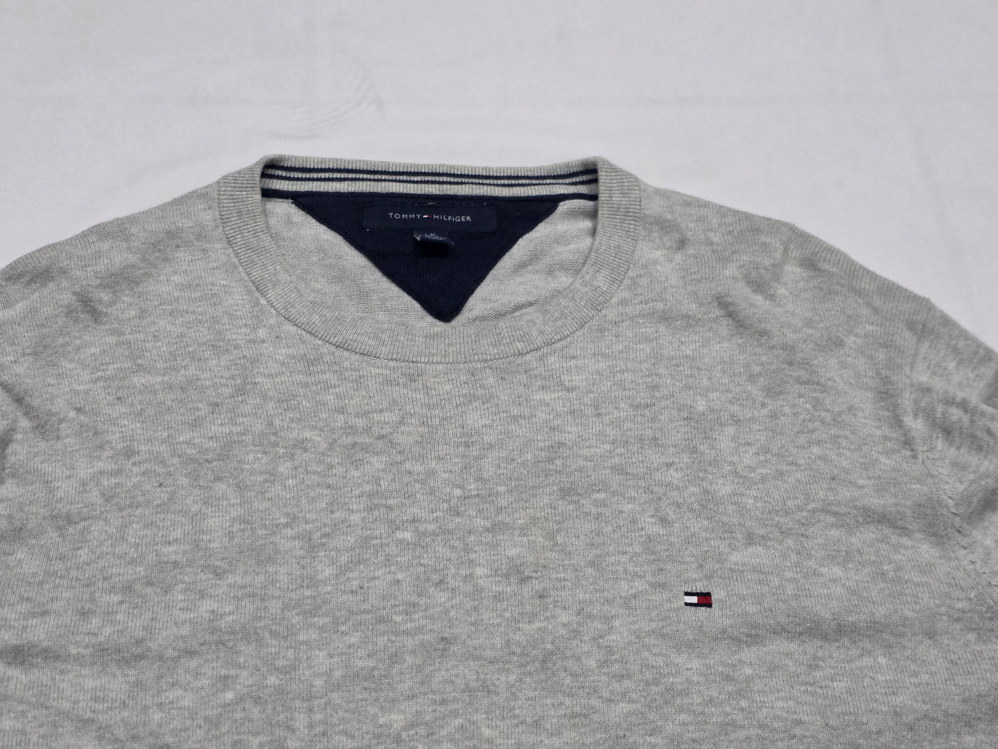 Sueter Tommy Hilfiger Grande L Gria Cuello V (Usado)