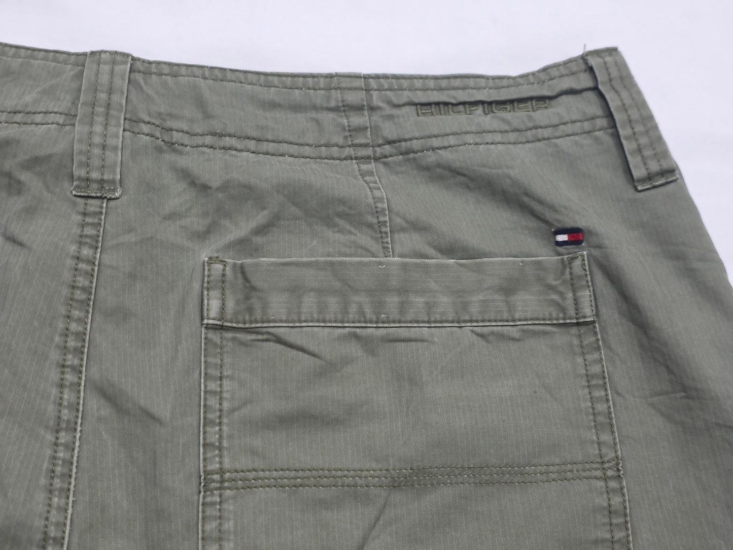 Bermuda Tommy Hilfiger Talla 34 Verde Deslavado (Usado)