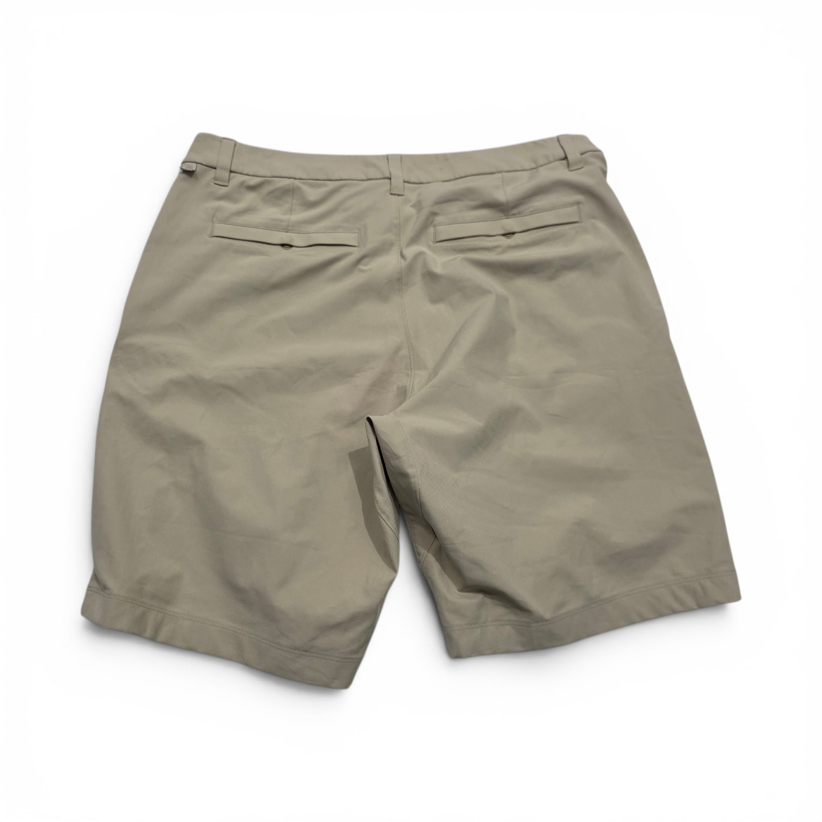 Bermuda Lululemon Talla 34 Comission Classic Cafe Claro (Usado)