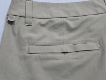 Bermuda Lululemon Talla 34 Comission Classic Cafe Claro (Usado)