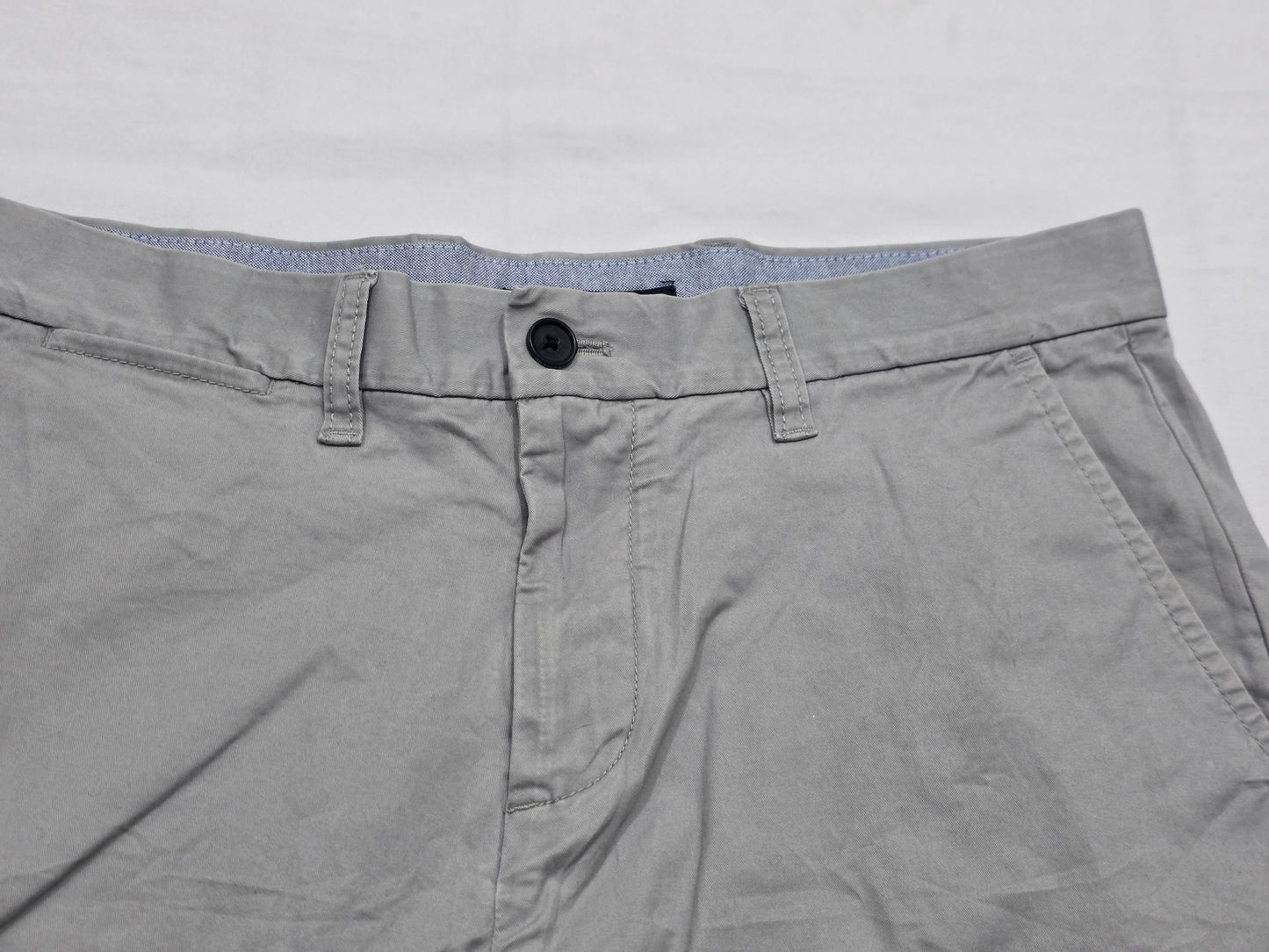 Bermuda Tommy Hilfiger Talla 32 Gris (Usado)