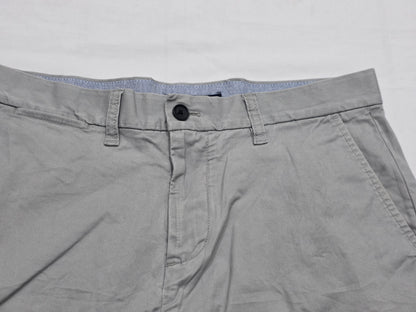 Bermuda Tommy Hilfiger Talla 32 Gris (Usado)