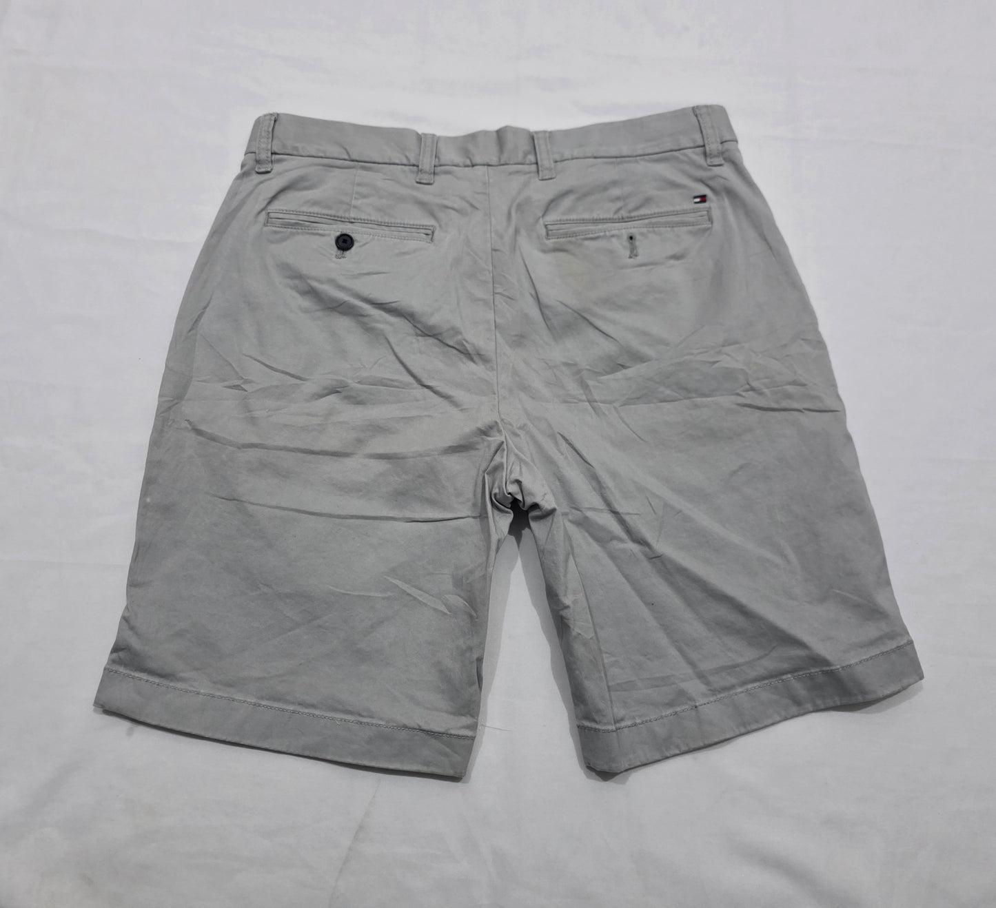 Bermuda Tommy Hilfiger Talla 32 Gris (Usado)