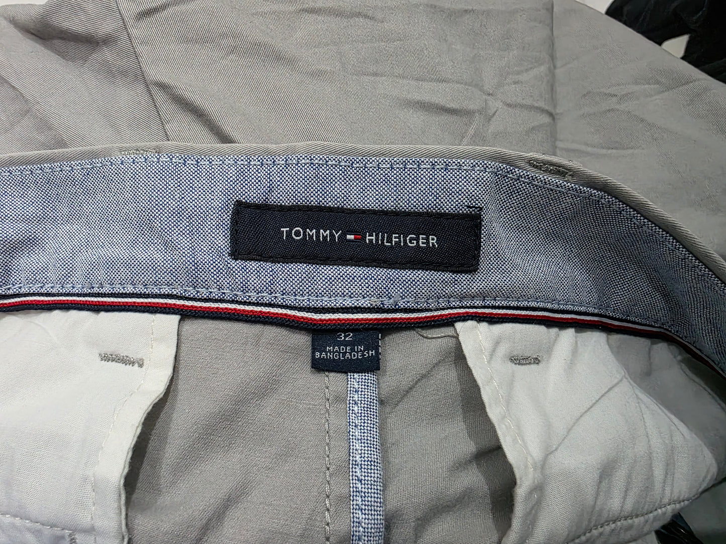 Bermuda Tommy Hilfiger Talla 32 Gris (Usado)