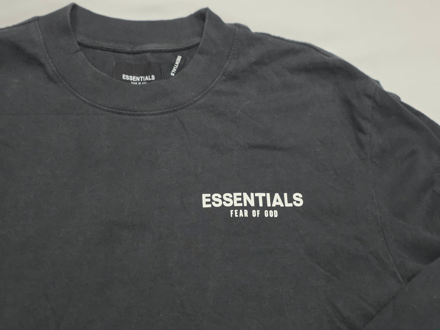 Playera Essentials Fear Of God Mediana M Negro Floreado (Usado)