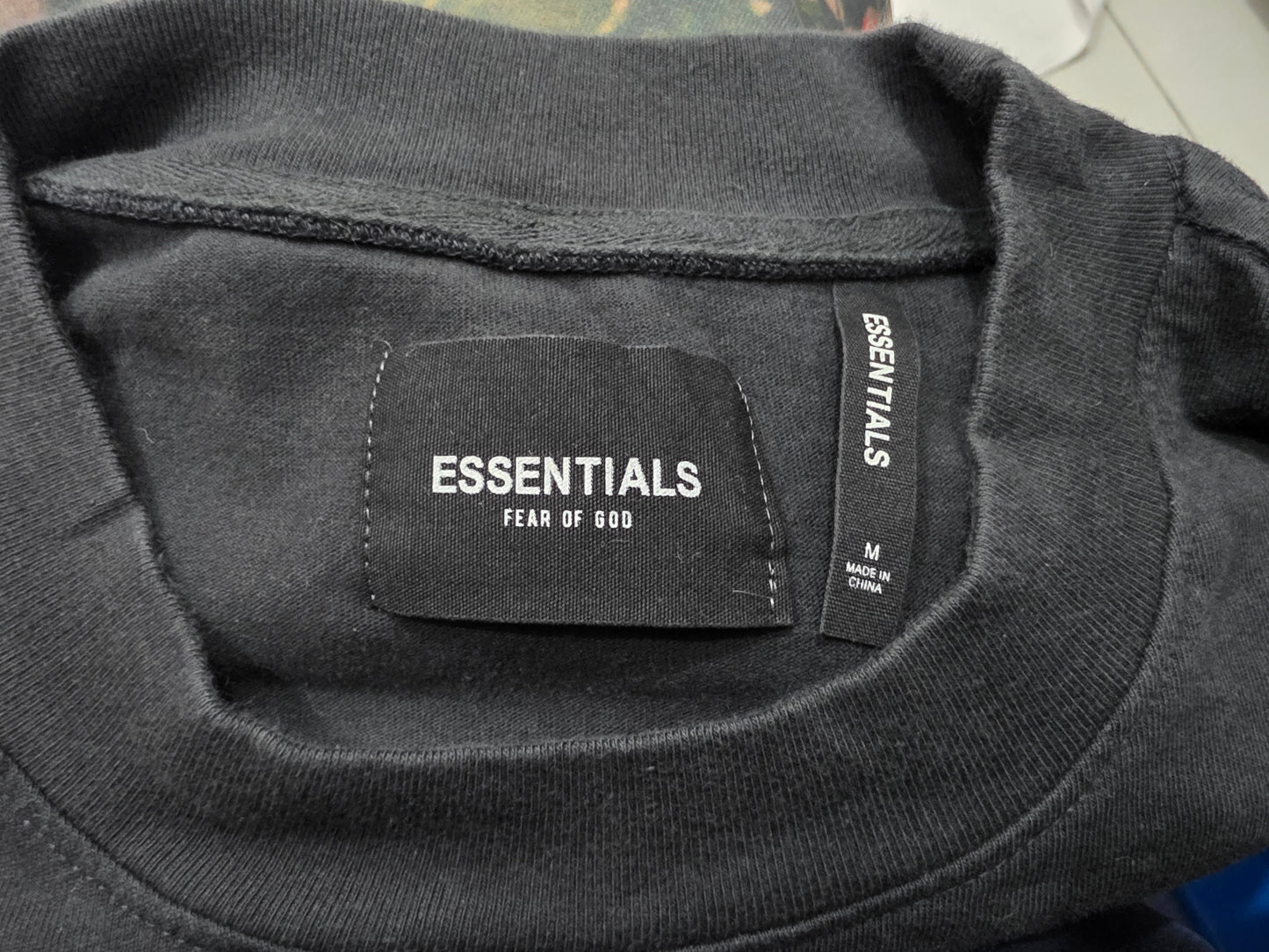 Playera Essentials Fear Of God Mediana M Negro Floreado (Usado)
