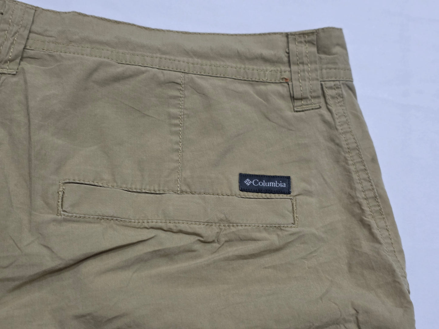 Bermuda Columbia Talla 32 Cafe (Usado)
