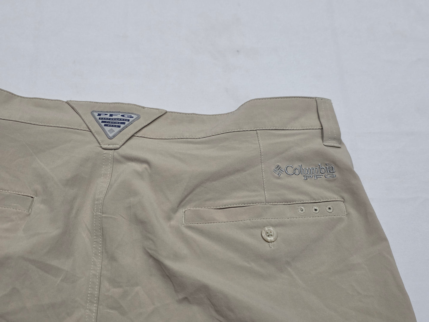 Bermuda Columbia Pfg Talla 40 Beige (Usado)