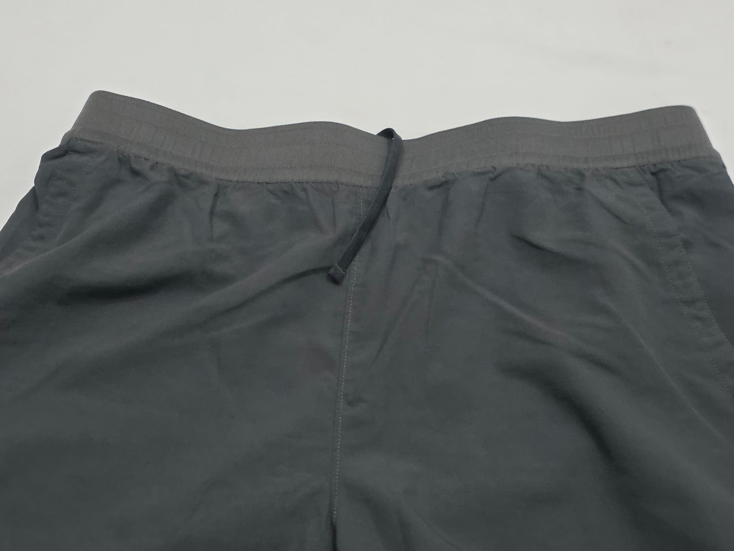 Bermuda The North Face Xgrande Xl Gris Oscuro (Usado)