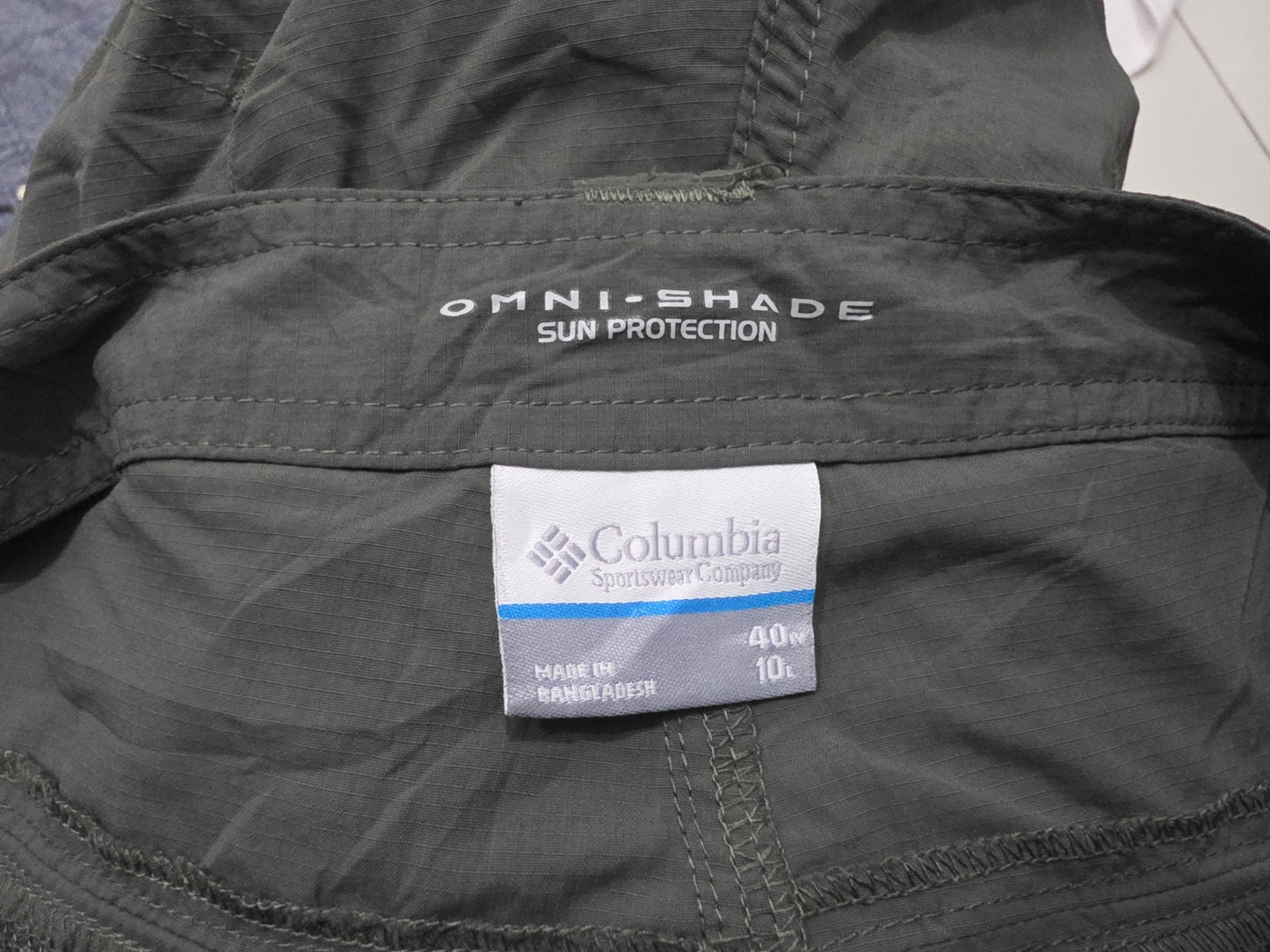 Bermuda Columbia Talla 40 Verde Omni Shade (Usado)