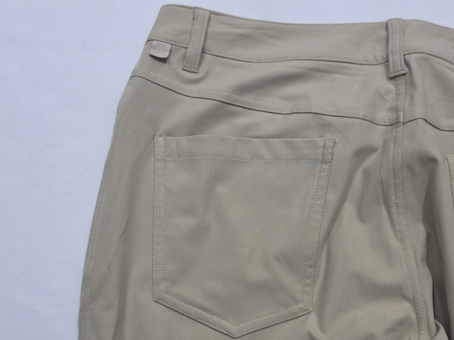 Pantalon Lululemon Talla 32 Cafe Claro (Usado)