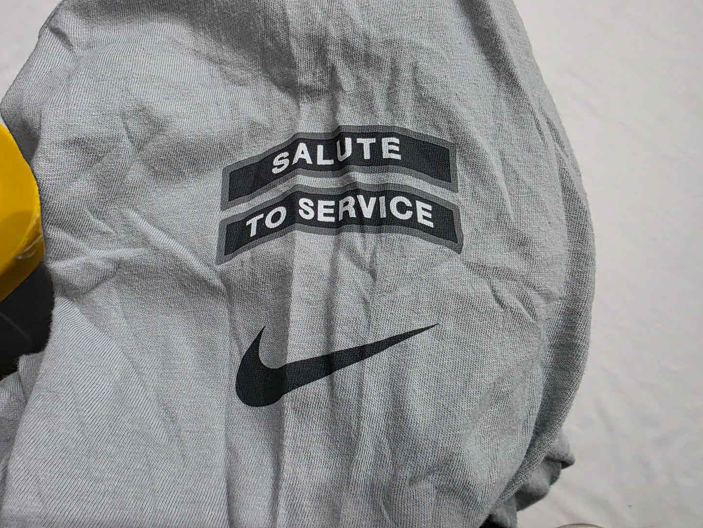 Playeramanga Larga Nike Salute To Service Eagles Chicos Gris