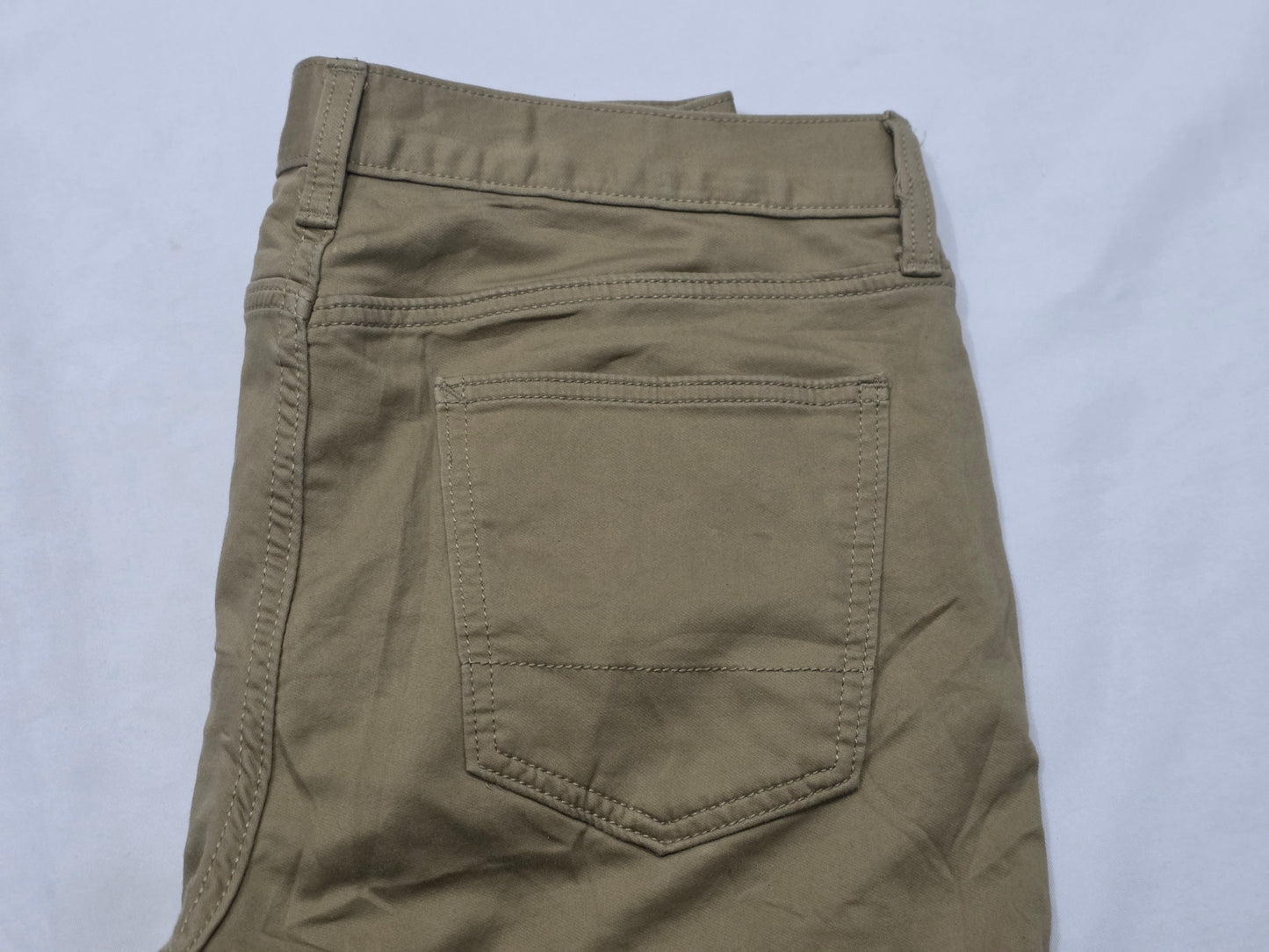 Pantalon Athletic Fit Traveler Banana Republic 32x32 Cafe (Usado)