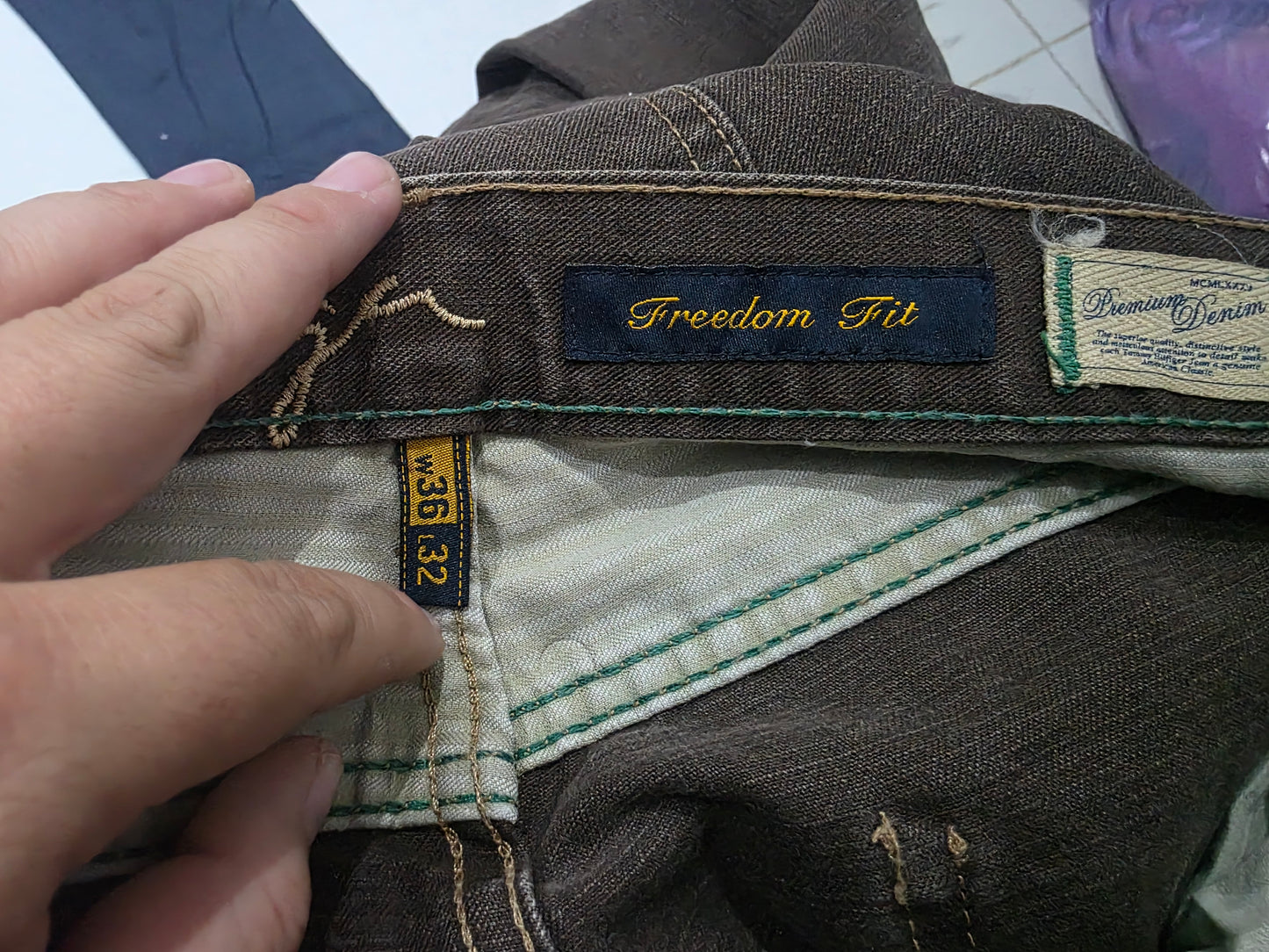 Pantalon Freedom Fit Tommy Hilfiger 36x32 Cafe (Usado)