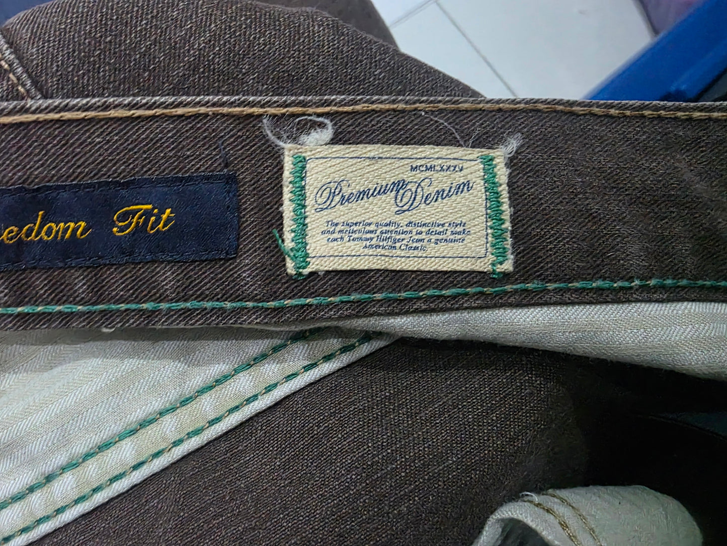 Pantalon Freedom Fit Tommy Hilfiger 36x32 Cafe (Usado)