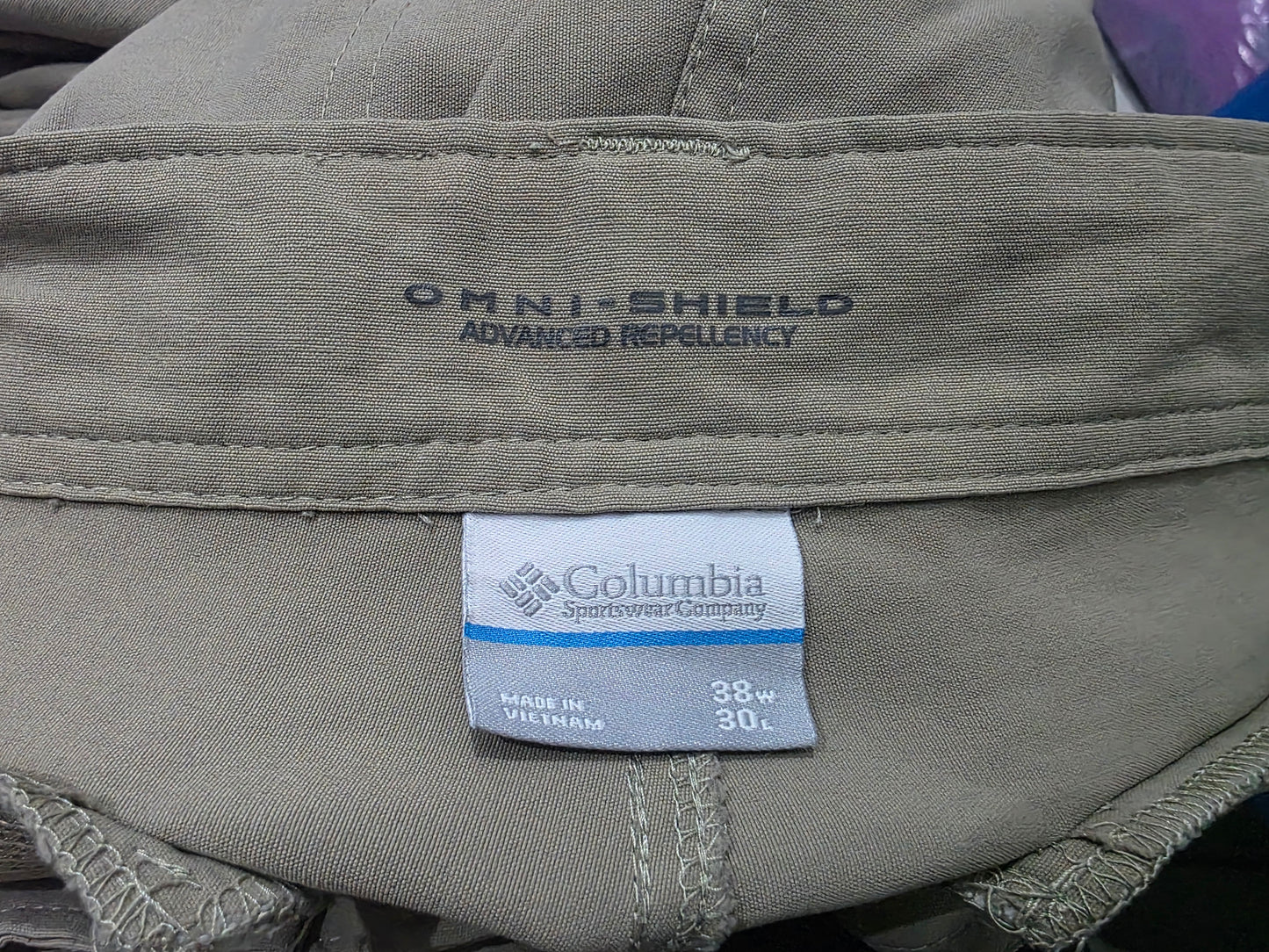 Pantalon Columbia Omni Shield Cafe 38x30 Recto (Usado)