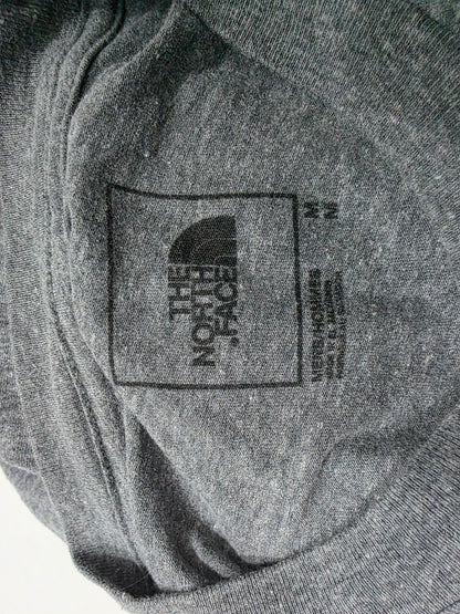 Playera The North Face Mediana M Gris Oso (Usado)