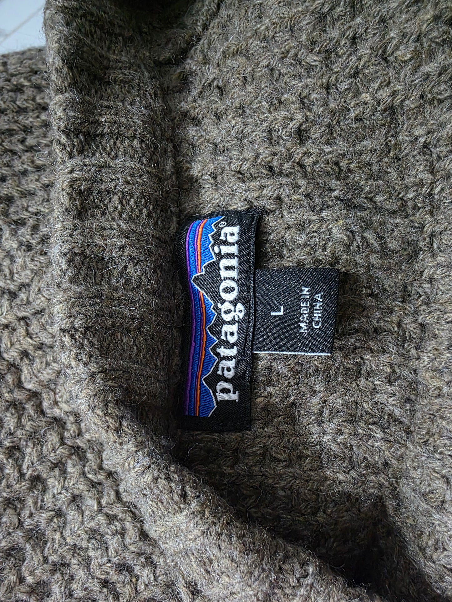 Sueter Patagonia Grande L Café Lana Reciclada (Usado)