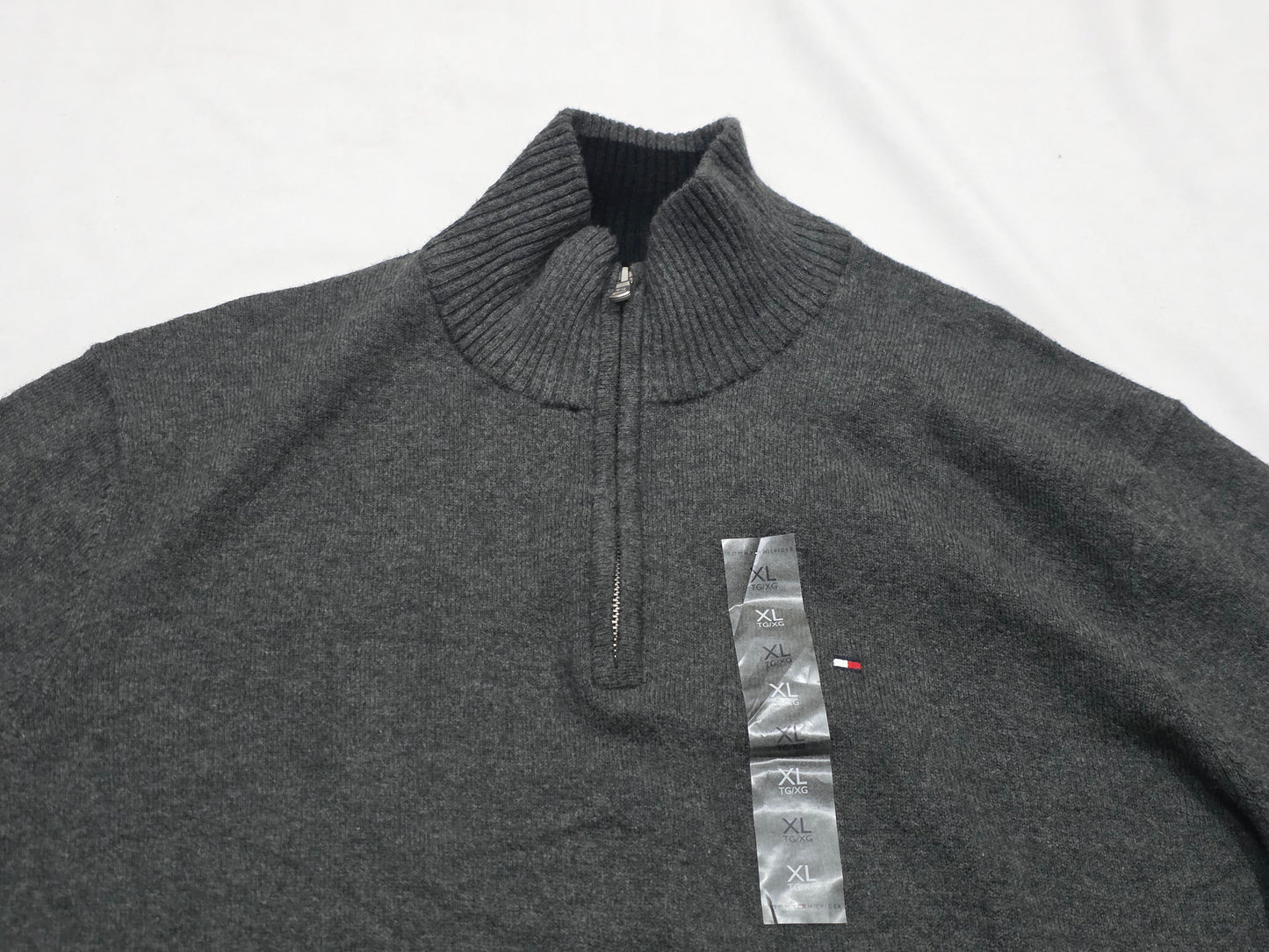 Sueter Tommy Hilfiger Xgrande XL Gris (NUEVO)