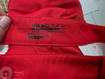 Bermuda Nike Golf Talla 36 Coral Oscuro (Usado)
