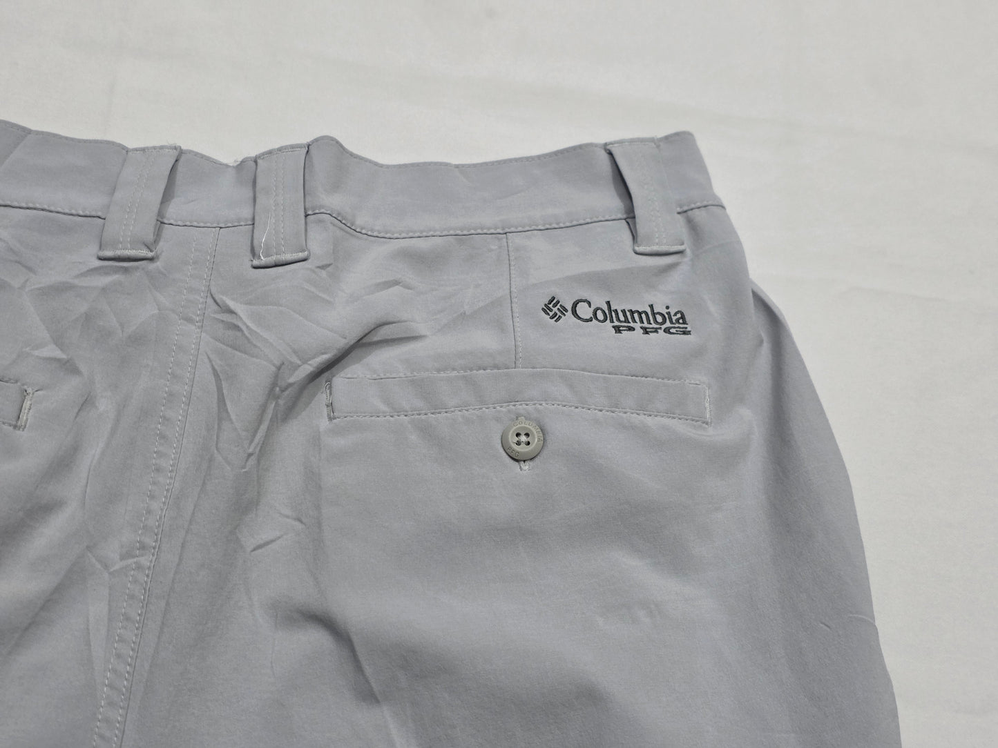 Bermuda Columbia Talla 36 Gris (Usado)