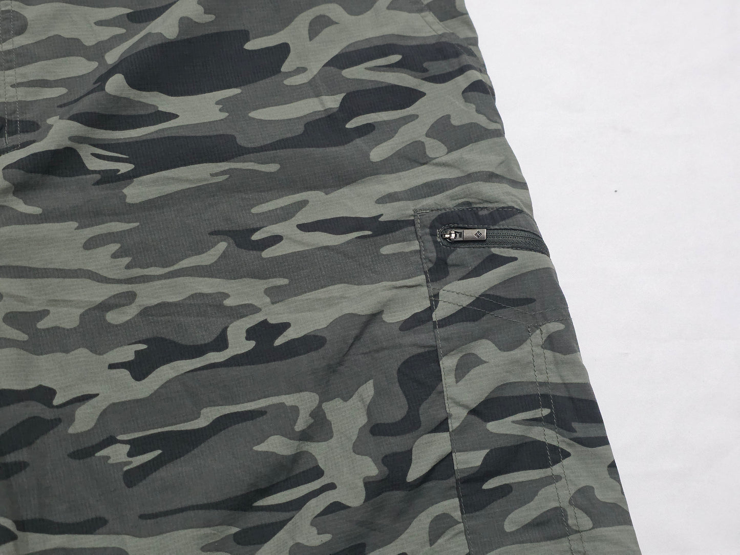 Bermuda Columbia Talla 42 Omni Shade Verde Camuflaje (Usado)