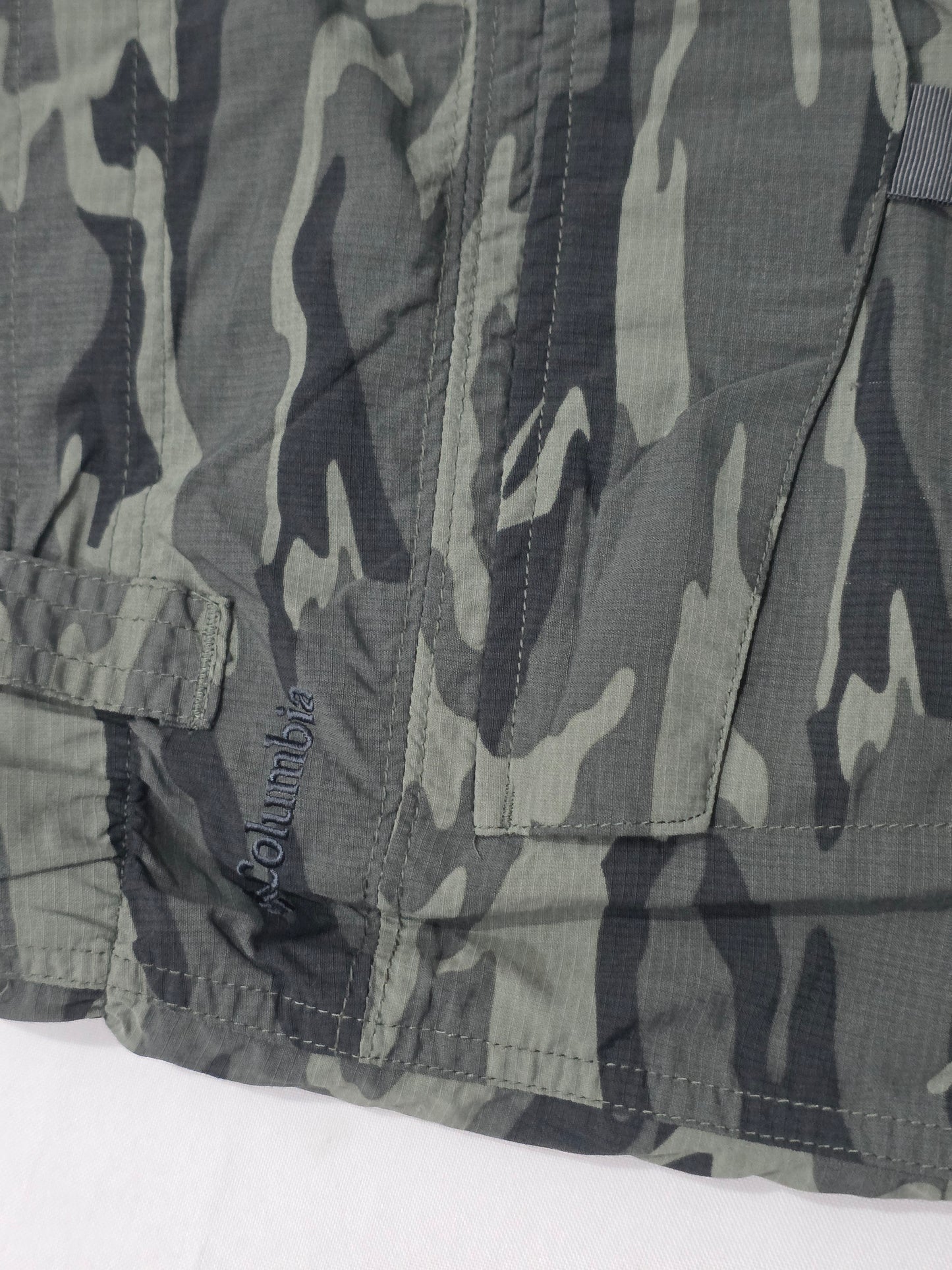 Bermuda Columbia Talla 42 Omni Shade Verde Camuflaje (Usado)