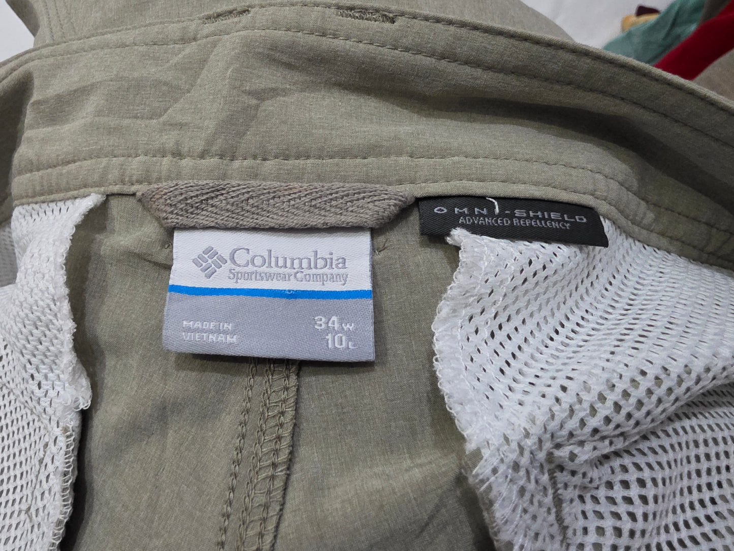 Bermuda Columbia Talla 34 Omnishield Cafe