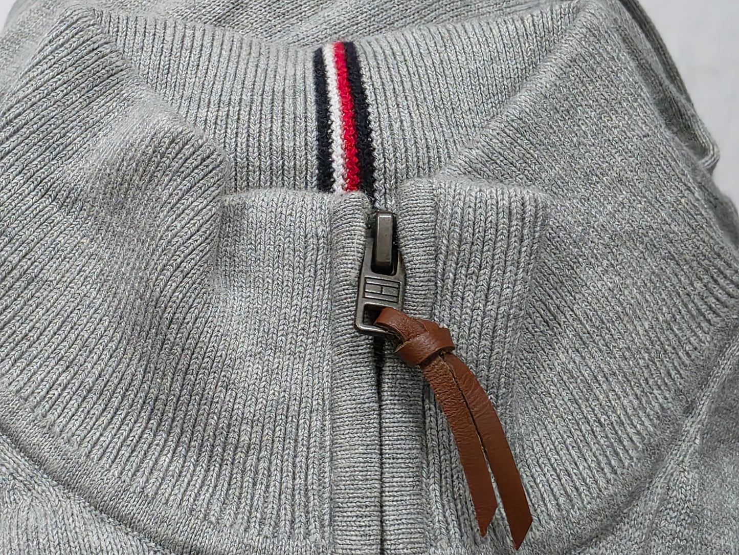 Sueter Tommy Hilfiger Grande L Gris Ciere Corto