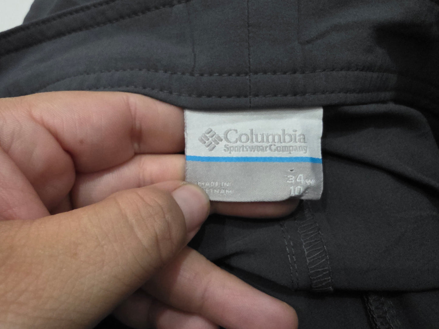 Bermuda Columbia Talla 34 Gris Oscuro