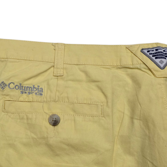 Bermuda Columbia Talla 40 Amarillo