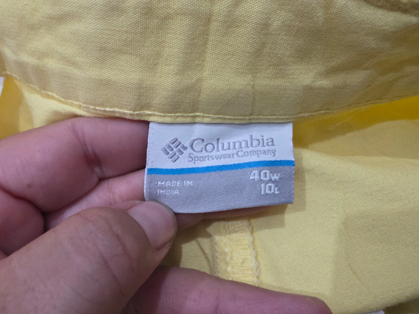Bermuda Columbia Talla 40 Amarillo