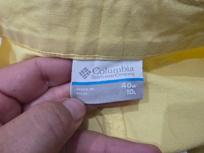 Bermuda Columbia Talla 40 Amarillo