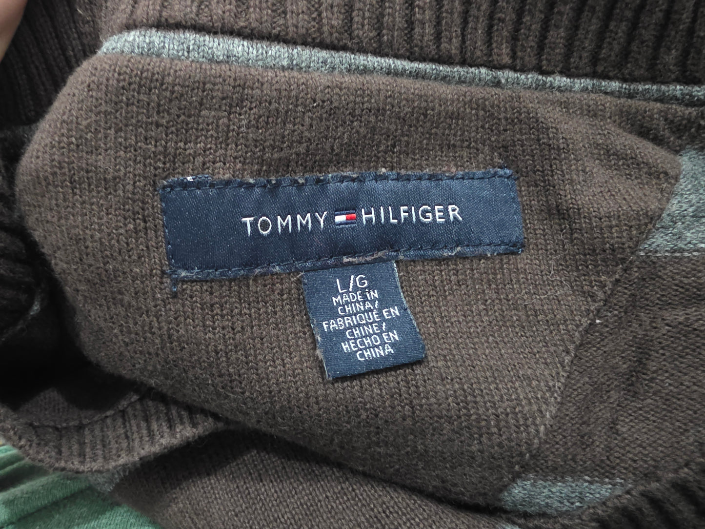 Sueter Tommy Hilfiger Grande L Cafe Y Gris Lineas (Usado)