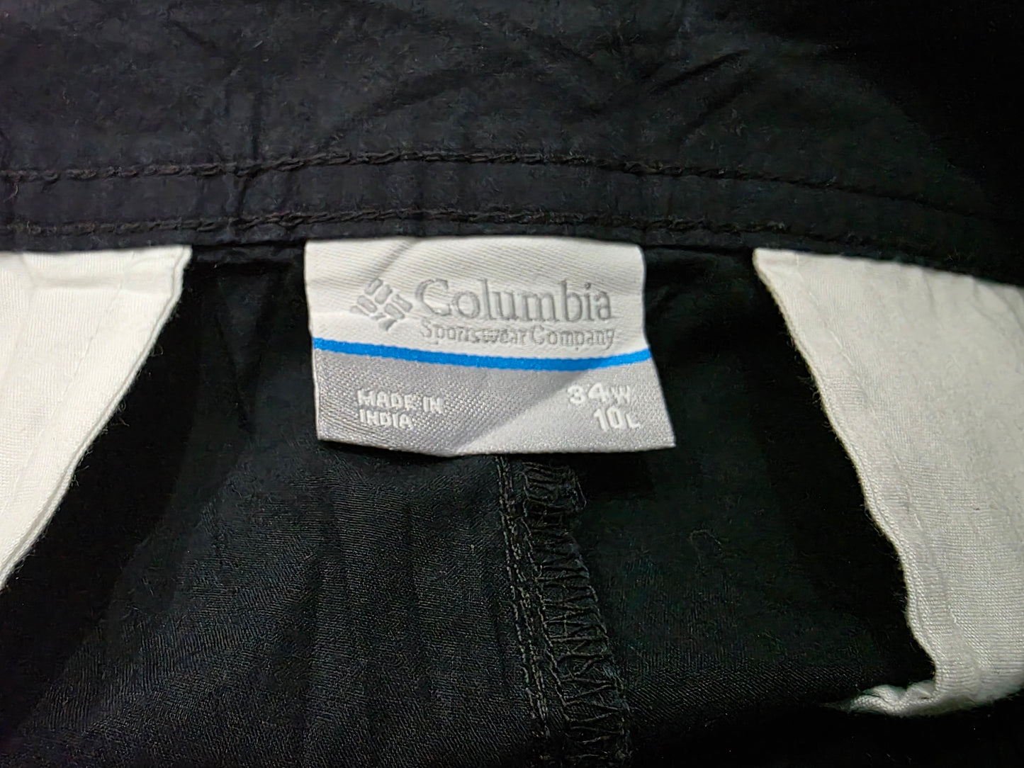 Bermuda Columbia Talla 34 Negro (Usado)