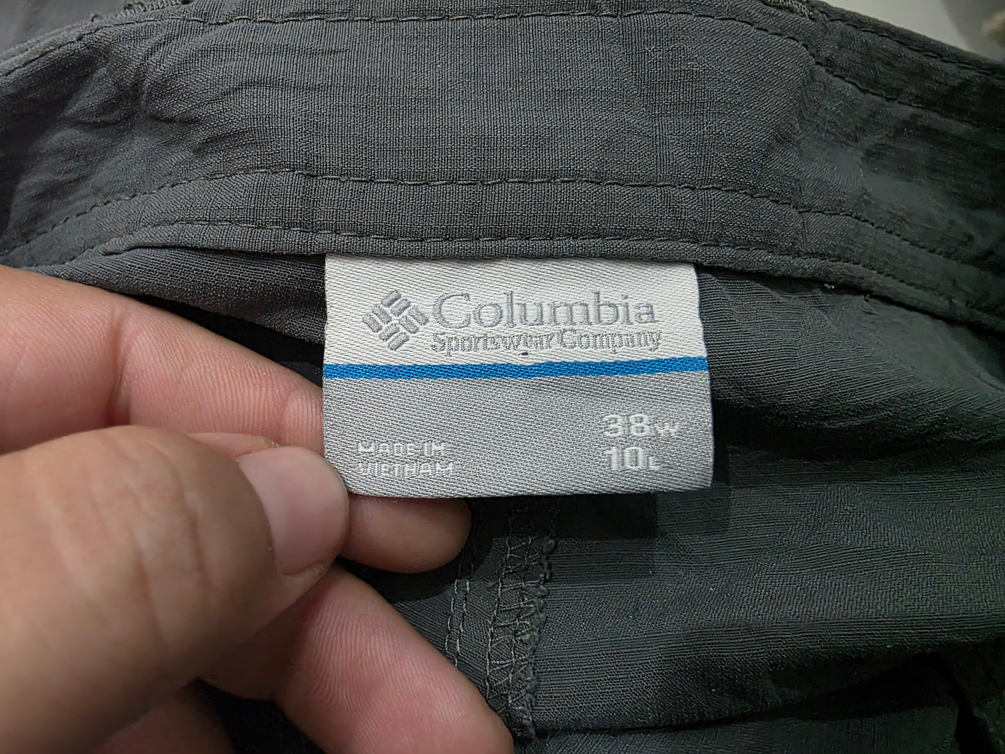 Bermuda Columbia Talla 38 Gris (Usado)
