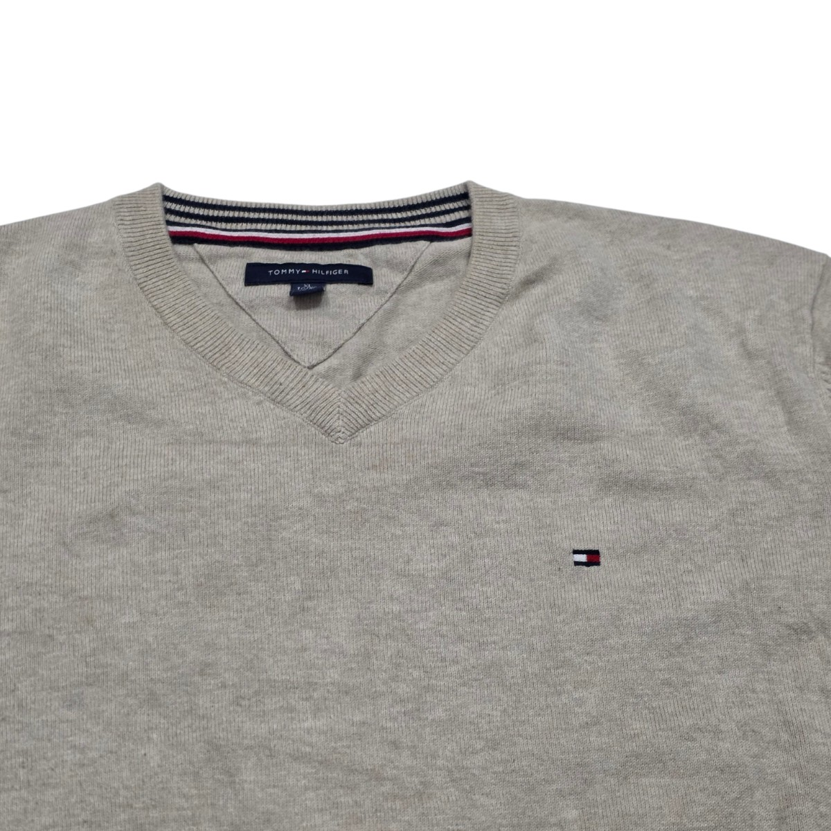 Sueter Tommy Hilfiger Xgrande Xl Cafe Cuello V (Usado)