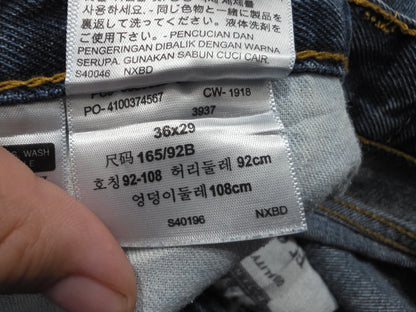 Pantalon Recto Levis 505 36x29 Azul (Usado)