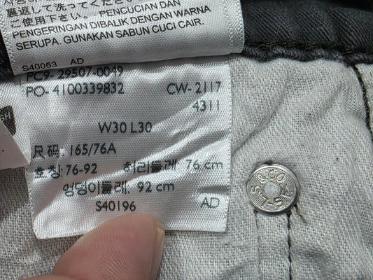 Pantalon Levis 502 30x30 Regular Tapper Gris Deslavado