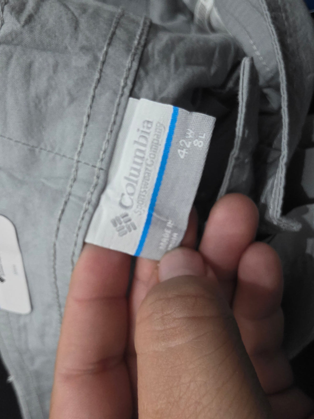 Bermuda Columbia Talla 42 Gris