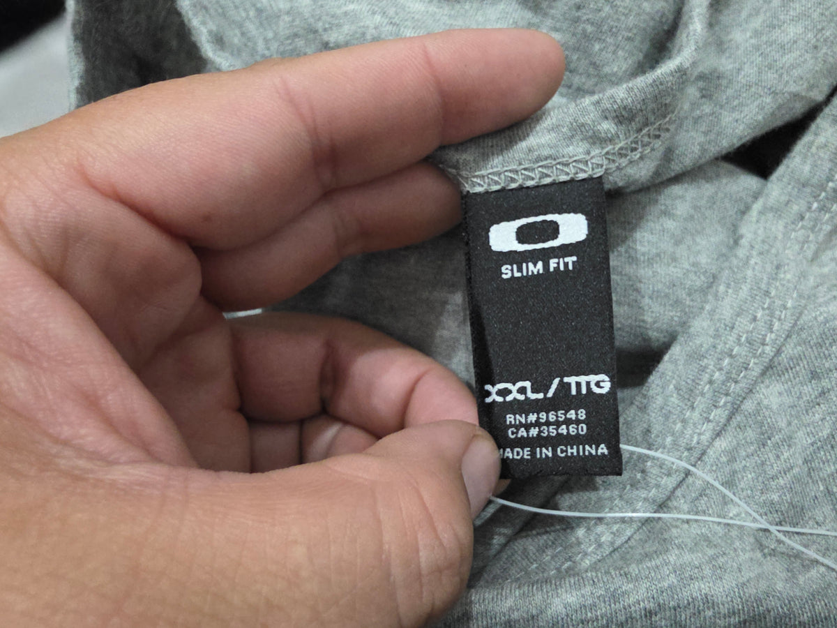 Playera Oakley 2xl Slim Fit Gris (NUEVO)