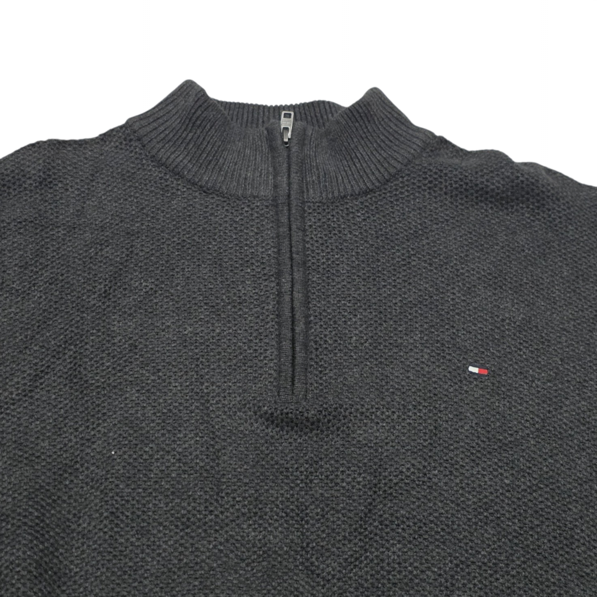 Sueter Tommy Hilfiger 2xl Gris Oscuro Cierre Corto (Usado)