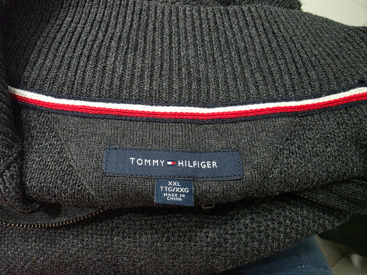 Sueter Tommy Hilfiger 2xl Gris Oscuro Cierre Corto (Usado)