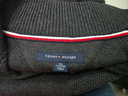 Sueter Tommy Hilfiger 2xl Gris Oscuro Cierre Corto (Usado)