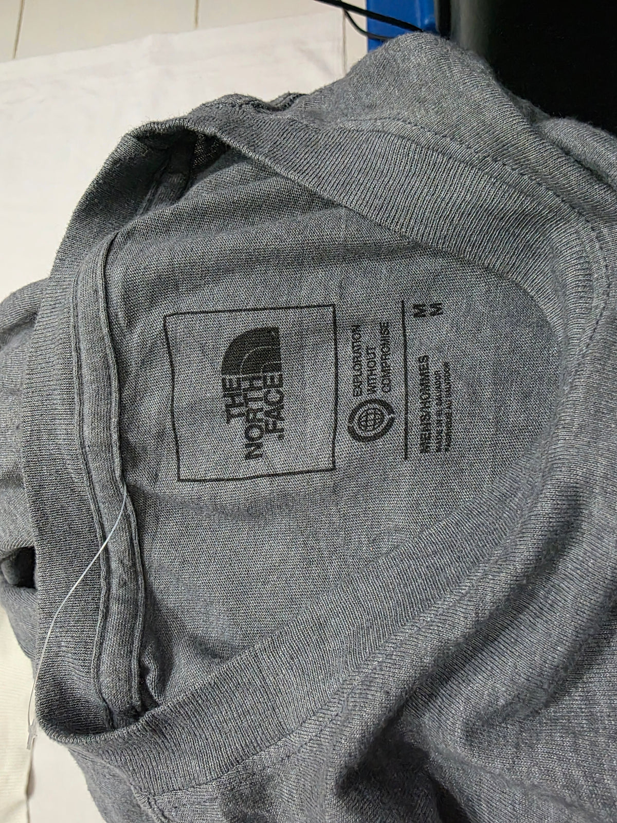 Playera The North Face Mediana M Gris Manga Larga (Usado)