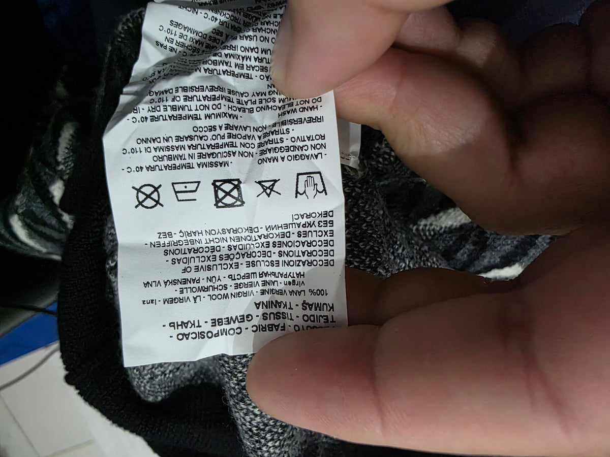 Sueter Emporio Armani Grande L Gris Figuras (Usado)