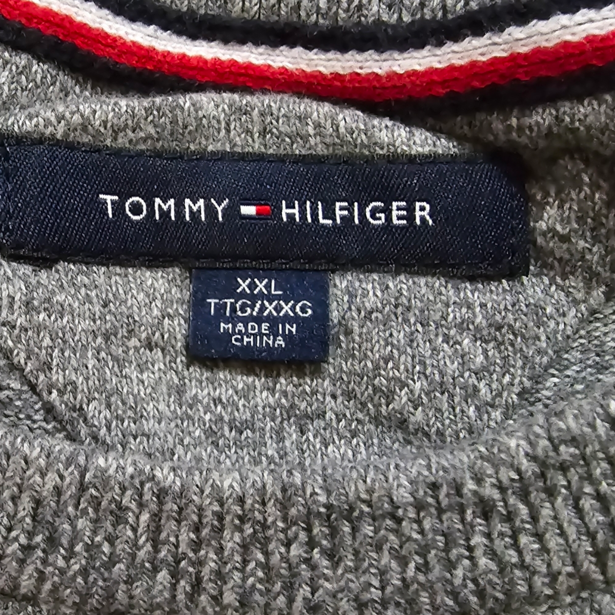 Sueter Tommy Hilfiger 2xl Gris Lineas Blancas