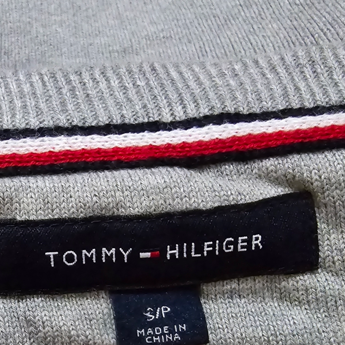 Sueter Tommy Hilfiger Chico S Gris Figuras